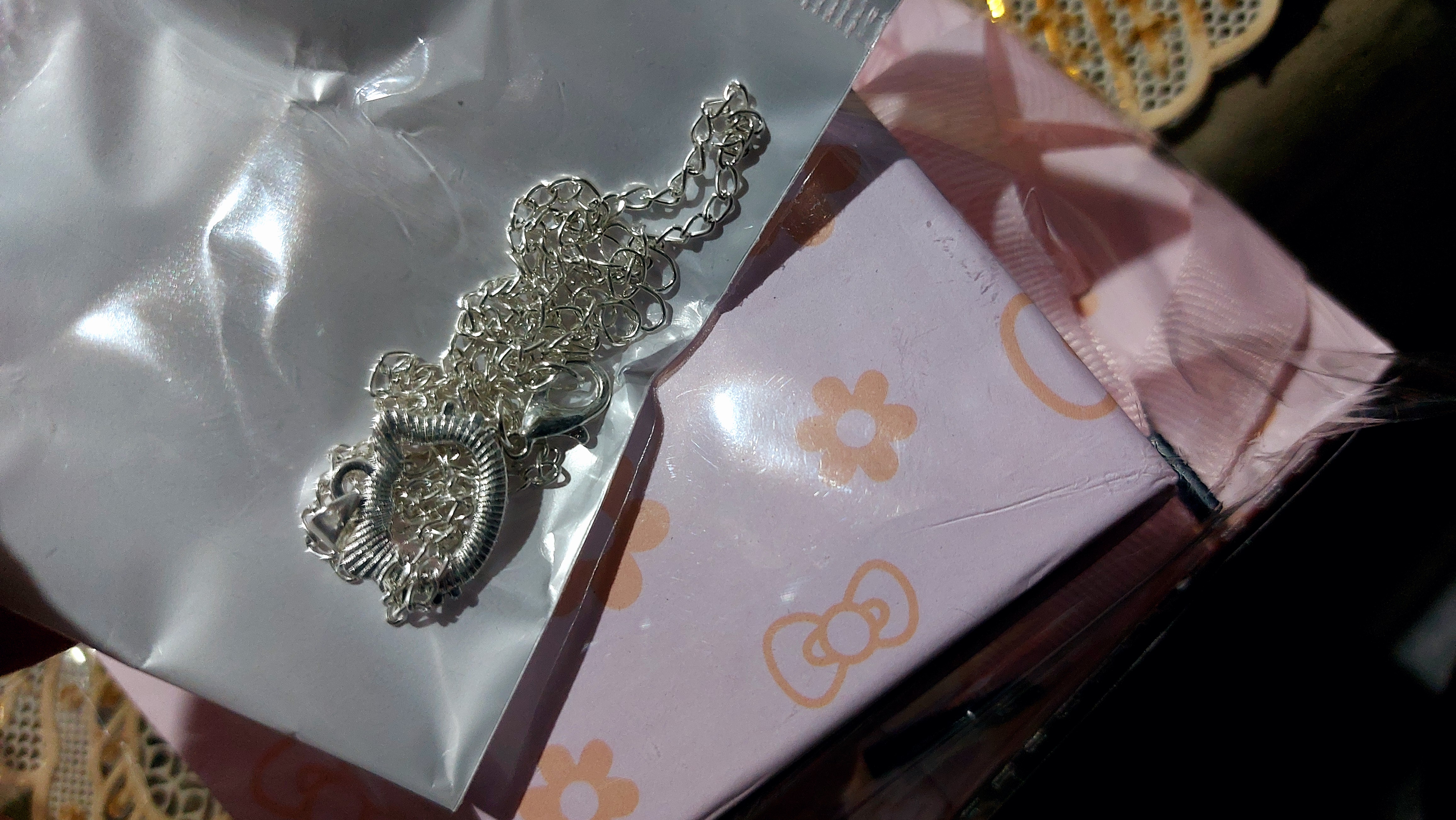 Falta tomar foto SET DE HELLO KITTY CADENA COLLAR, CAJA, BOLSA C31